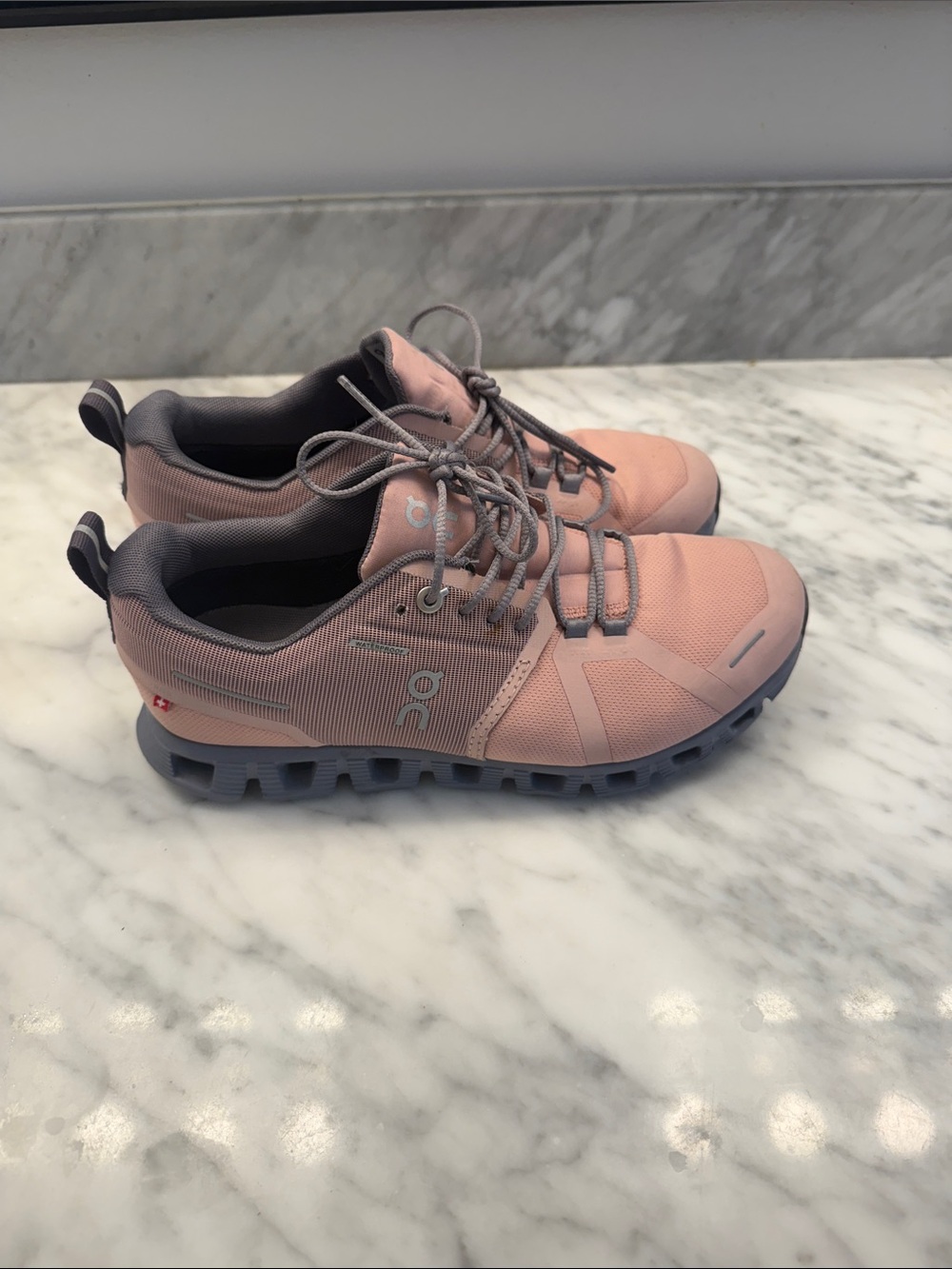 On Running Men's Pink and Gray Cloud-Style Athletic Shoes